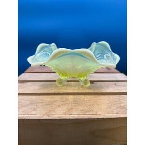 Ant Northwood Klondyke Vaseline Uranium Opalescent 3Toed Triangle Bowl